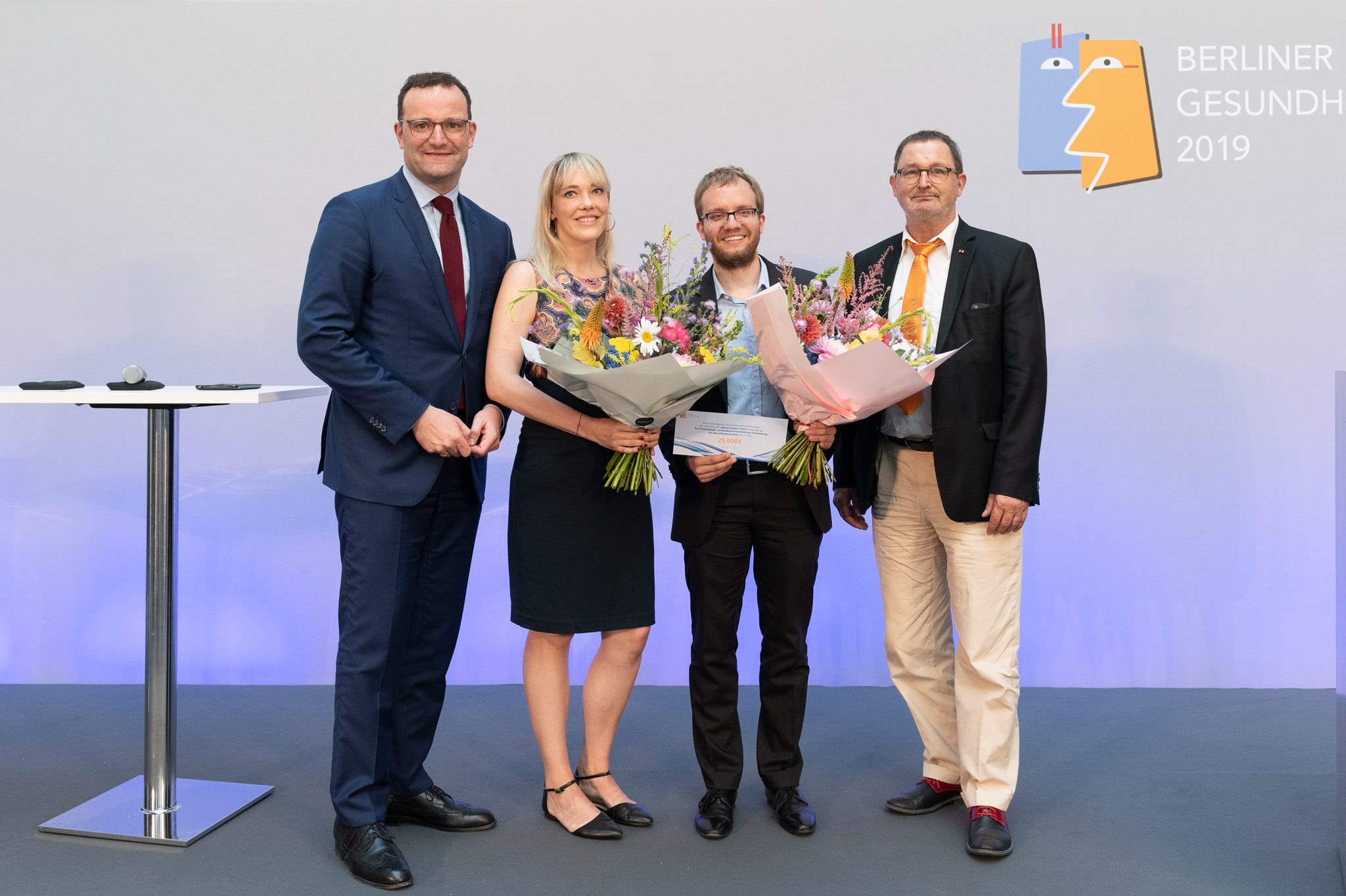 Ansgar Jonietz und Beatrice Brülke mit Jens Spahn